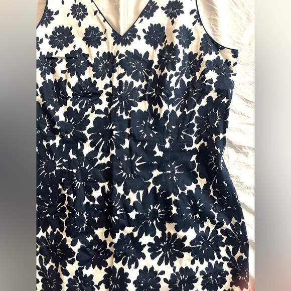 Ann Taylor Dark Blue and White Floral Sleeveless Dress Summer Women’s Size 12 - Picture 2 of 15